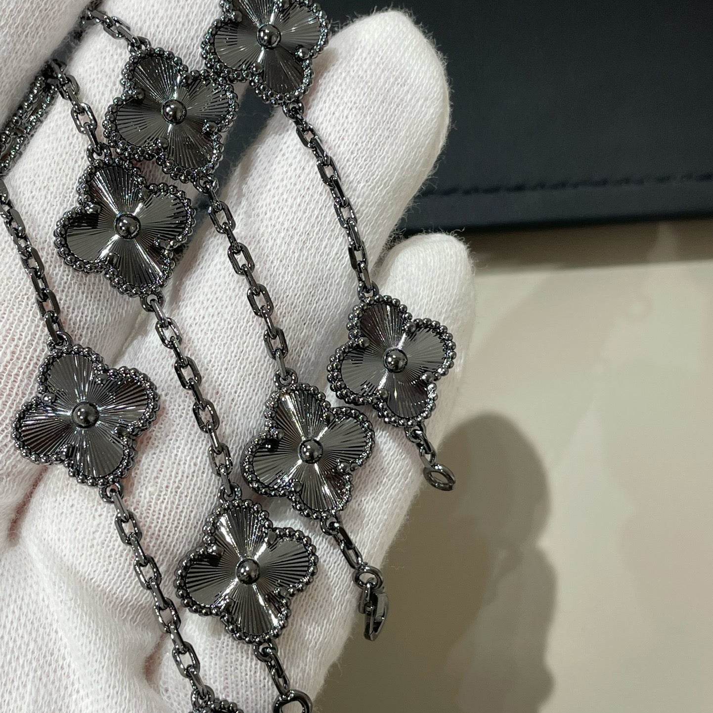 [Traum]Neues CLOVER 5 MOTIV SCHWARZES ARMBAND