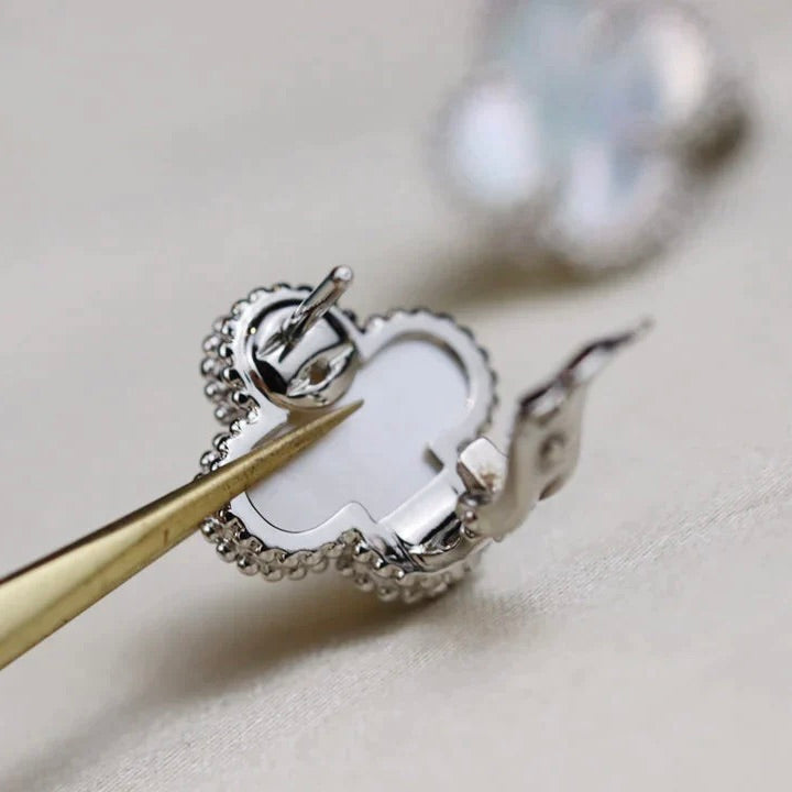 ¡®Dream¡¯CLOVER MEDIUM 1 MOTIFS  WHITE MOP EARRINGS SILVER