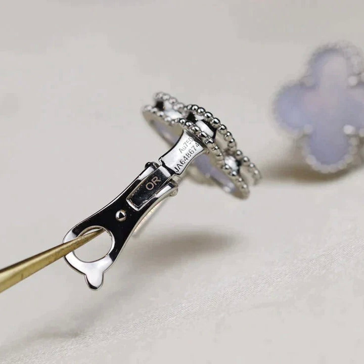 „Dream“CLOVER MEDIUM 1 MOTIVE WEISSE MOP-OHRRINGE SILBER