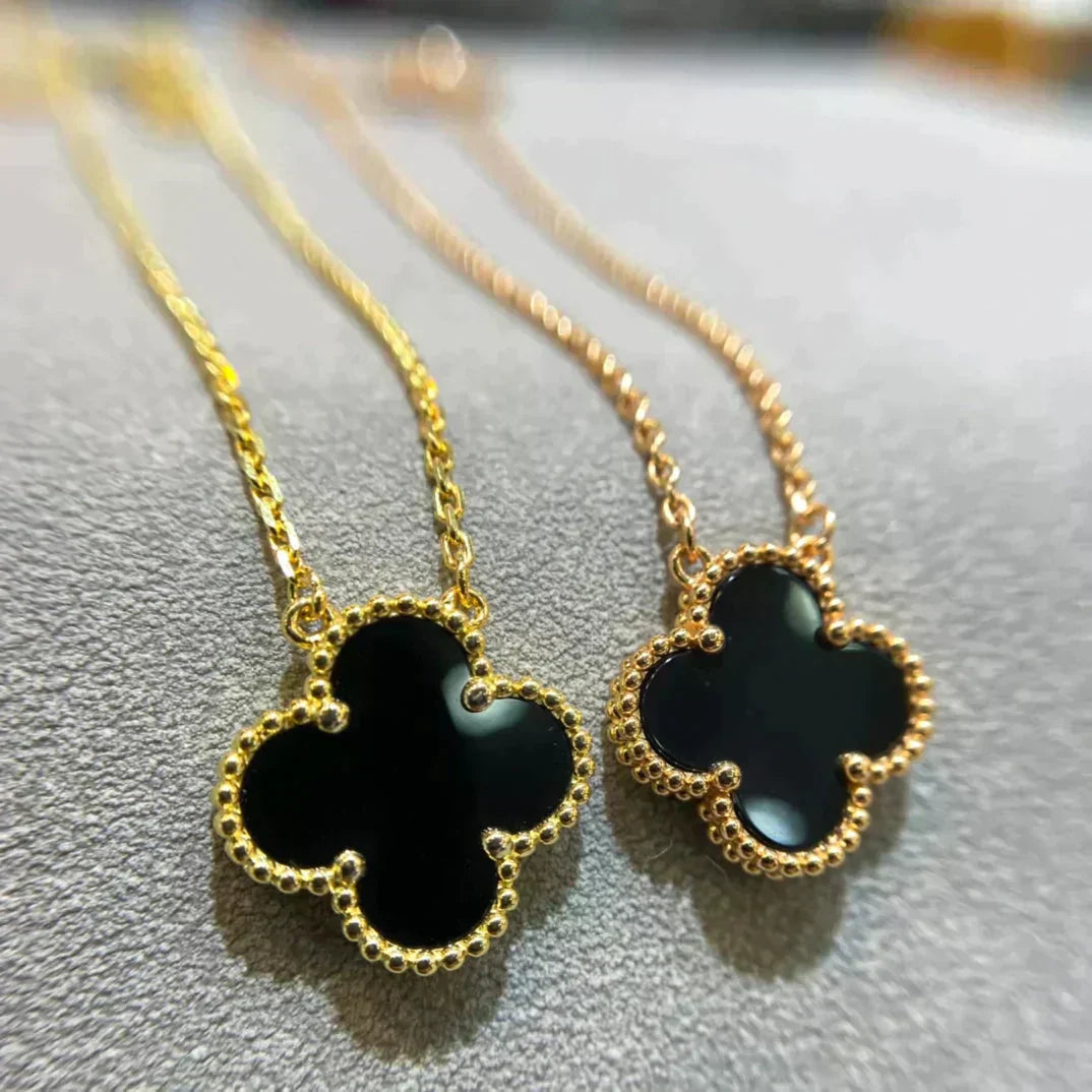 „Dream“CLOVER 15MM SCHWARZ ONYX EINZELBLUMEN-HALSKEHE