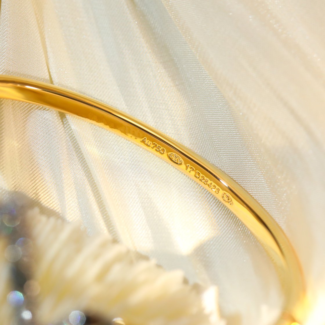 „Dream“-VOLTE-UPSIDE-DOWN-Armband aus Gold und Diamanten