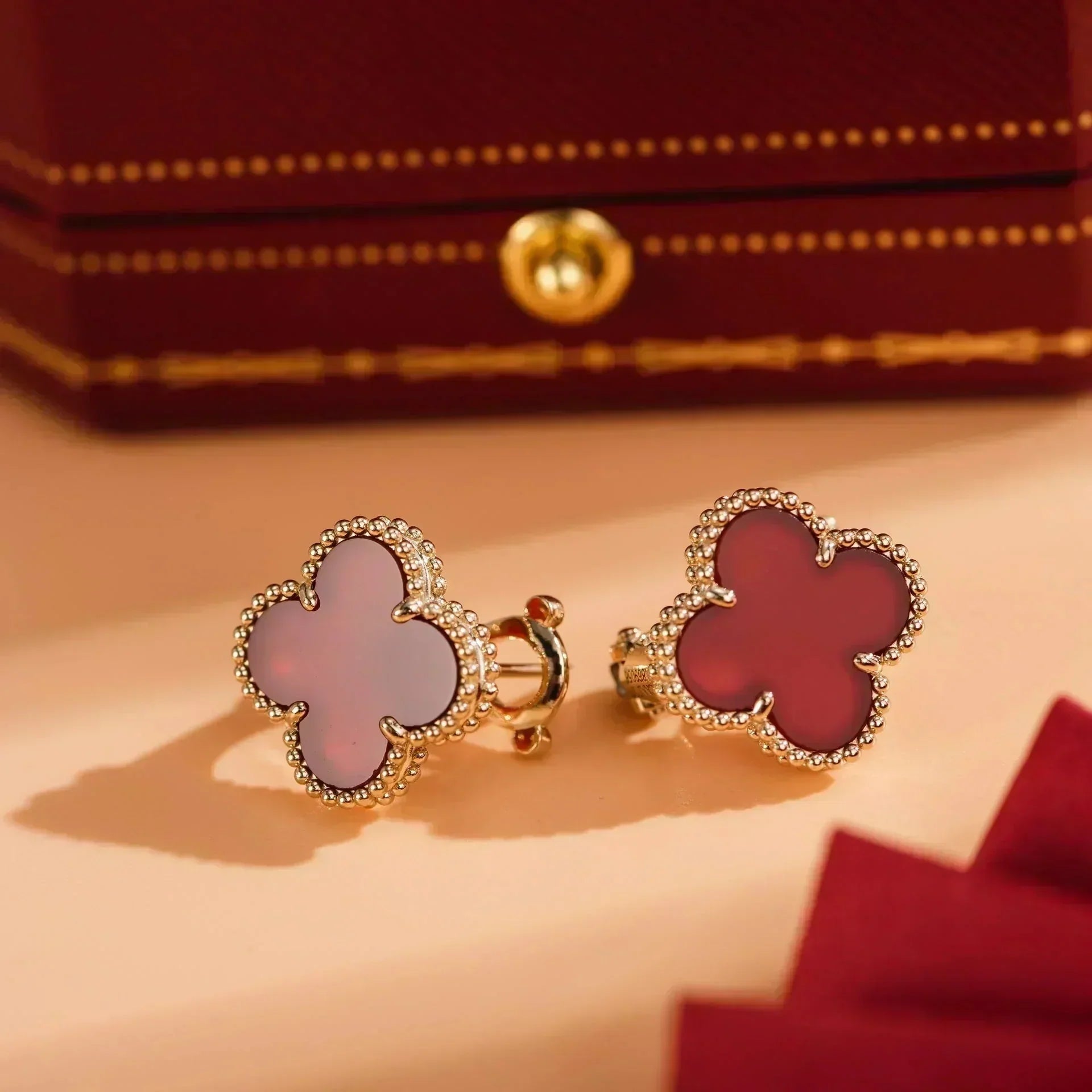¡®Dream¡¯CLOVER MITTELGROSS 1 MOTIV KARNEOL OHRRINGE