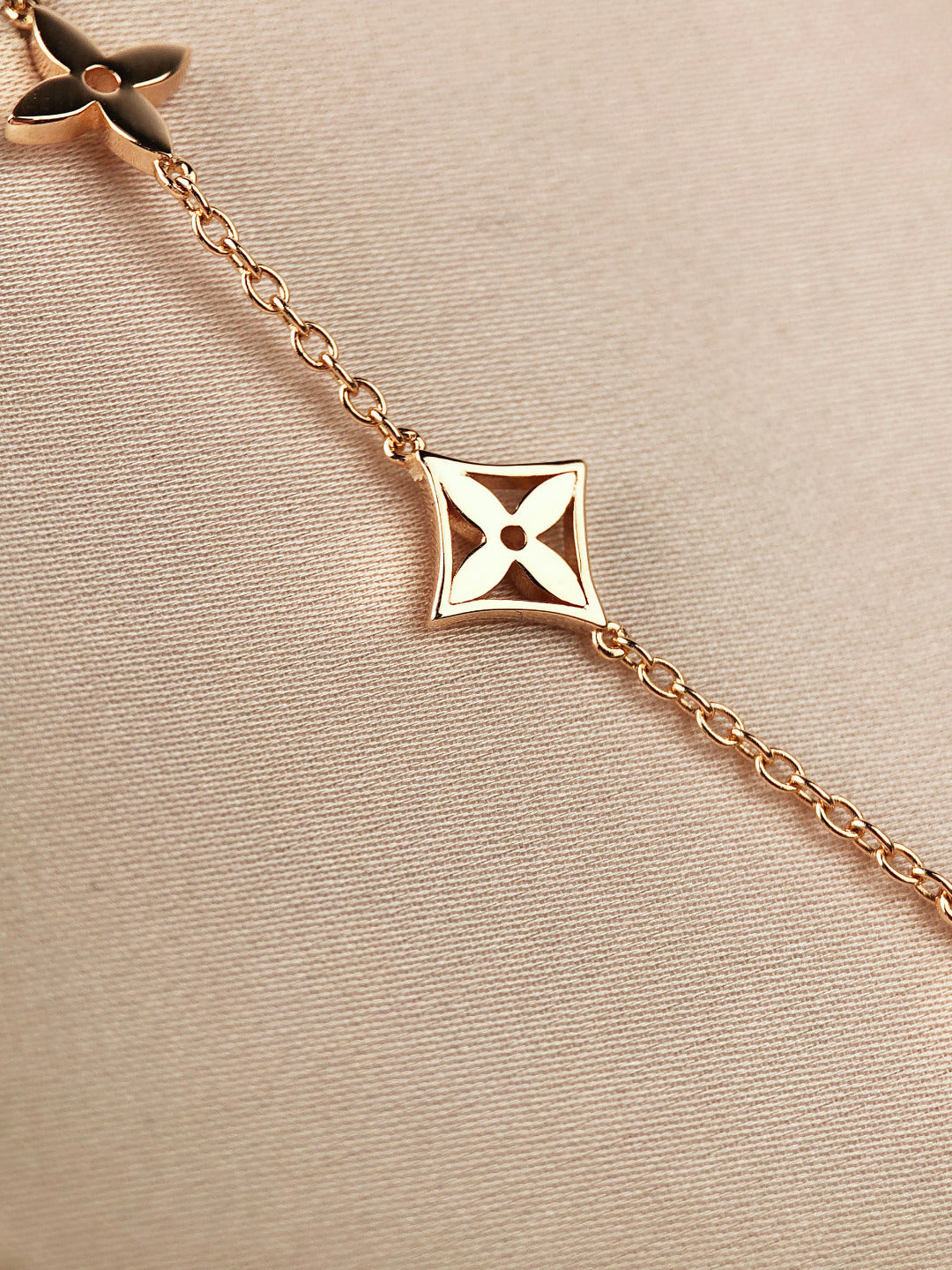¡®Dream¡¯STAR AND SUN 7 MOTIFS GOLD BRACELET