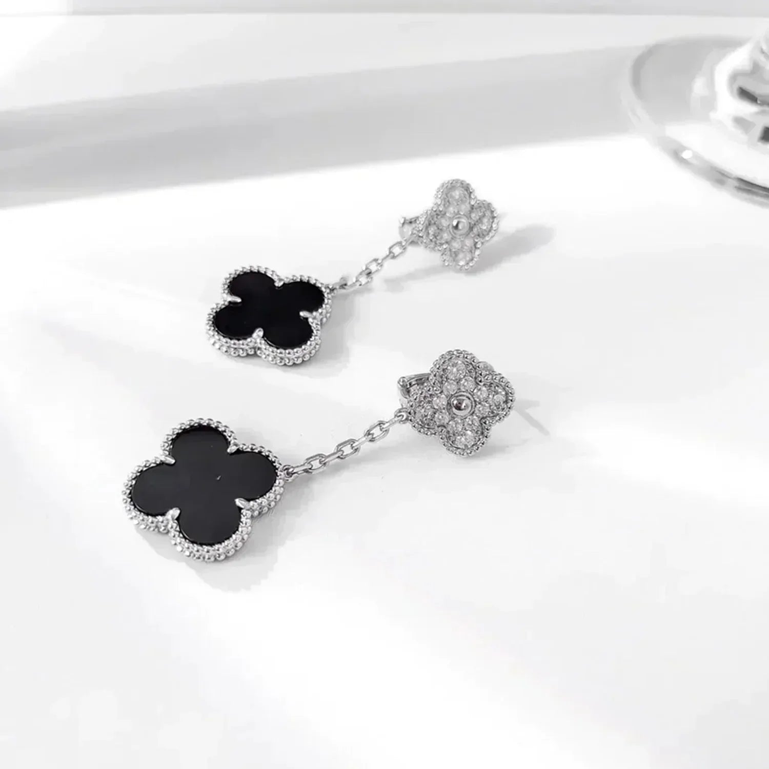 ¡®Dream¡¯CLOVER 2 MOTIFS  DIAMOND ONYX EARRINGS SILVER