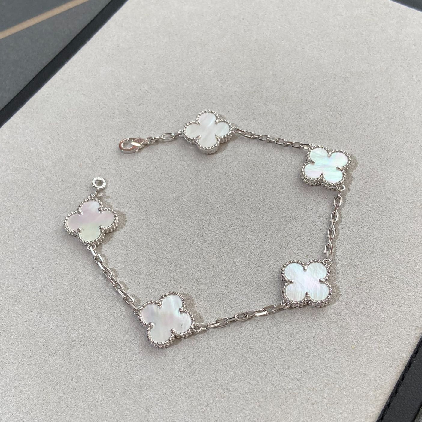 [Traum]Neue CLOVER WHITE PEARL MOP 5 MOTIV ARMBAND KOLLEKTION