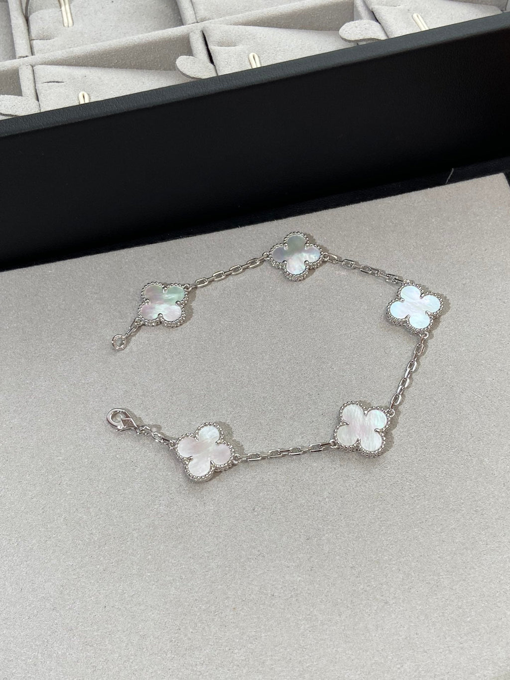 [Dream]New CLOVER WHITE PEARL MOP 5 MOTIF BRACELET COLLECTION