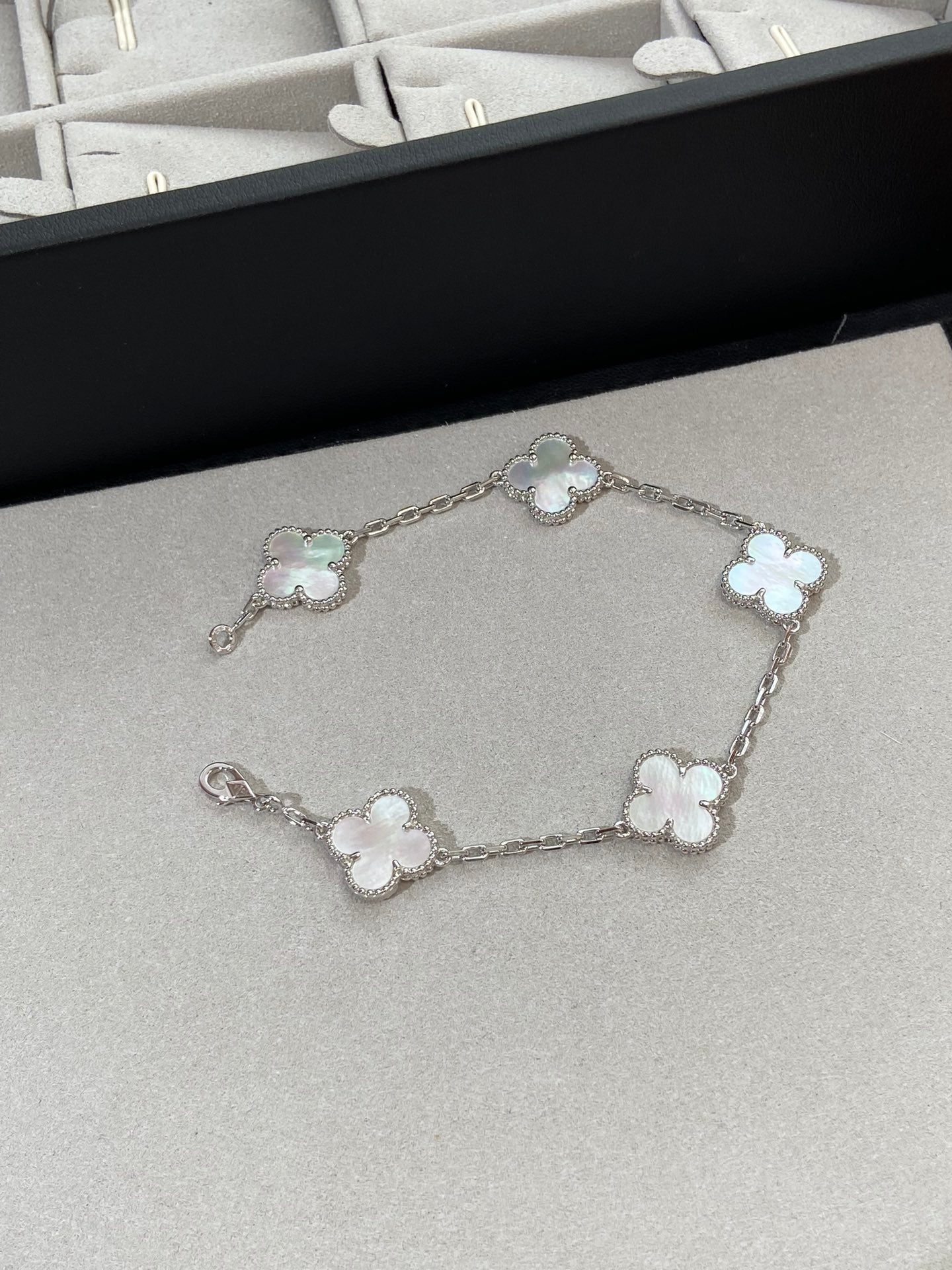 [Traum]Neue CLOVER WHITE PEARL MOP 5 MOTIV ARMBAND KOLLEKTION