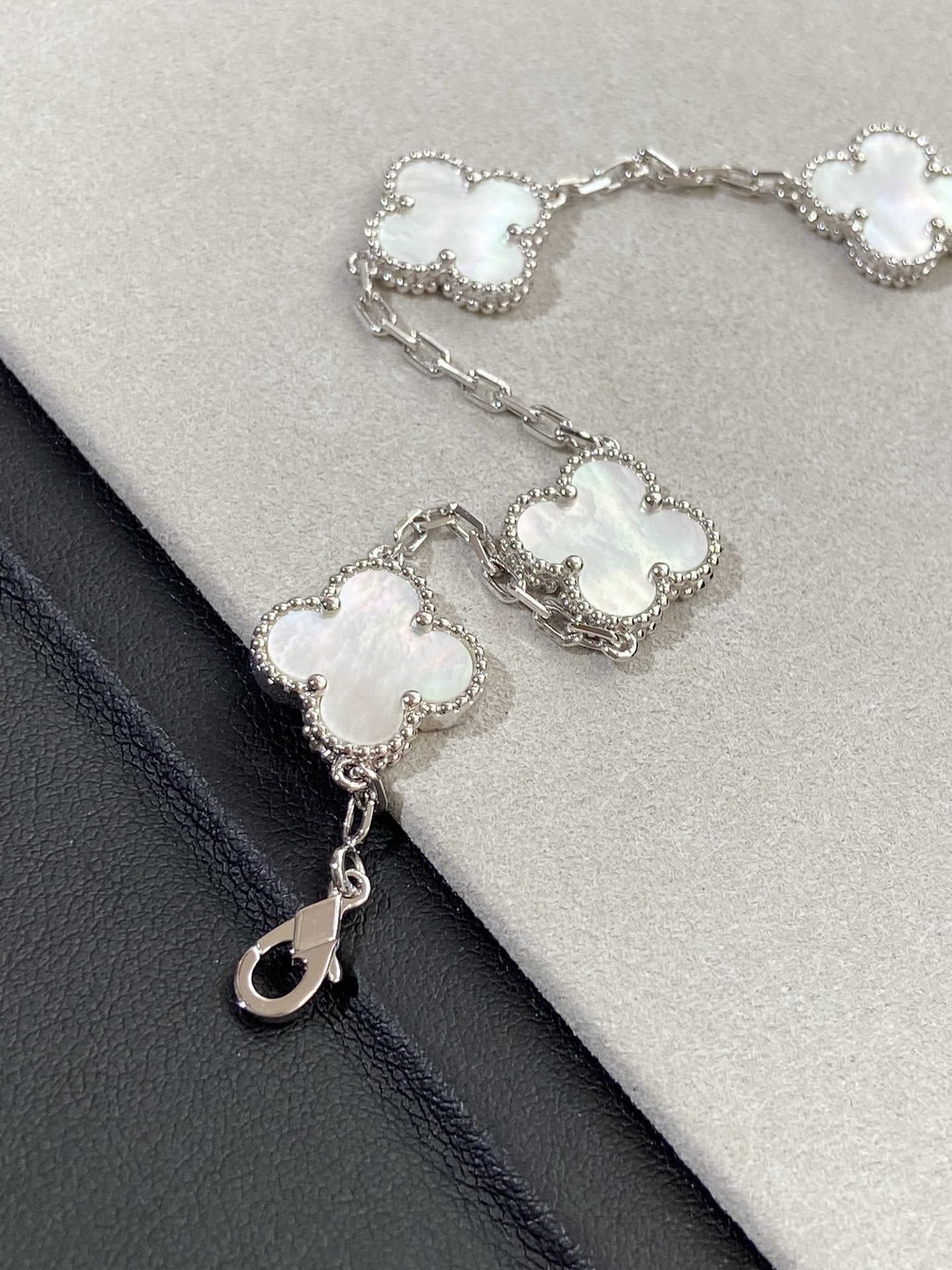 [Dream]New CLOVER WHITE PEARL MOP 5 MOTIF BRACELET COLLECTION