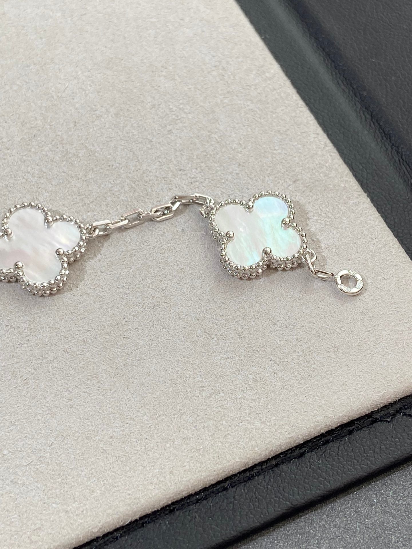 [Dream]New CLOVER WHITE PEARL MOP 5 MOTIF BRACELET COLLECTION