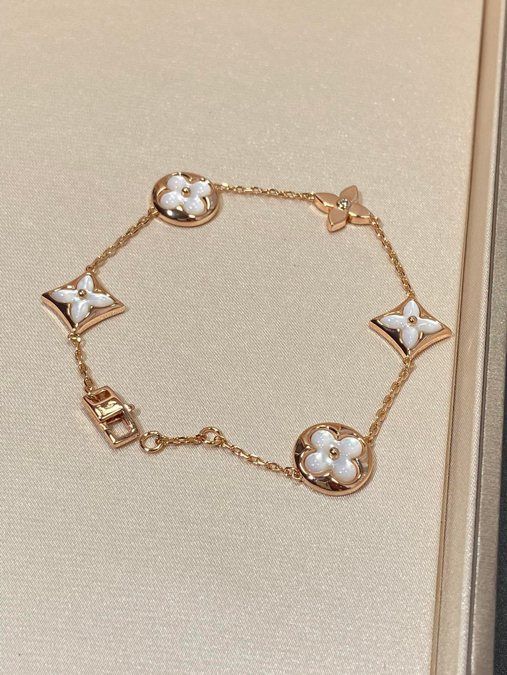 ¡®Dream¡¯STAR AND SUN 5 MOTIF MOP PINK GOLD BRACELET