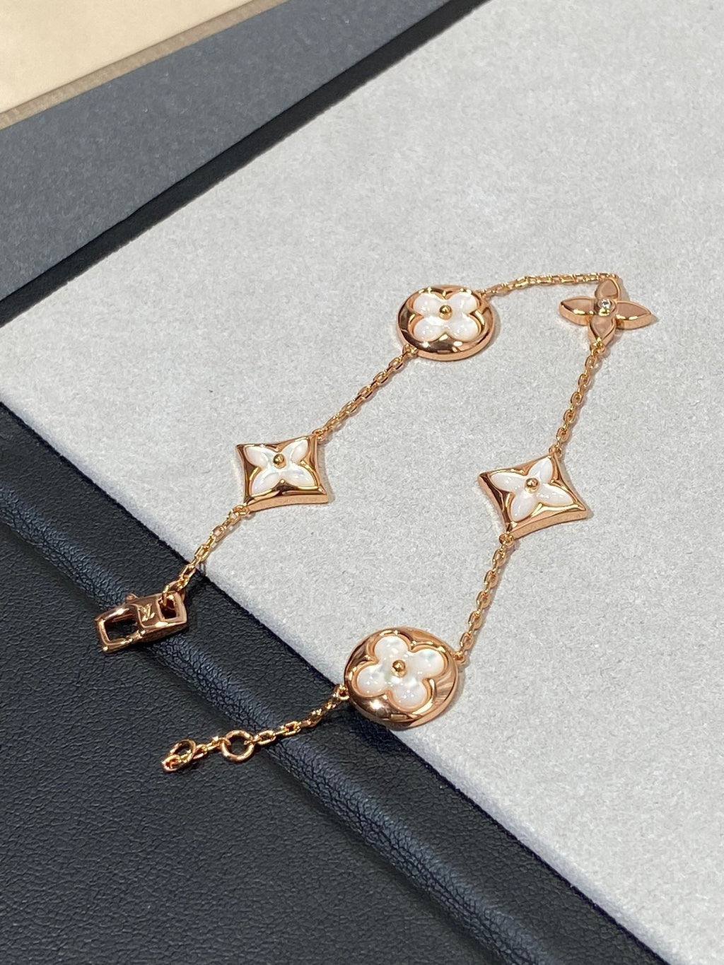 ¡®Dream¡¯STAR AND SUN 5 MOTIF MOP PINK GOLD BRACELET
