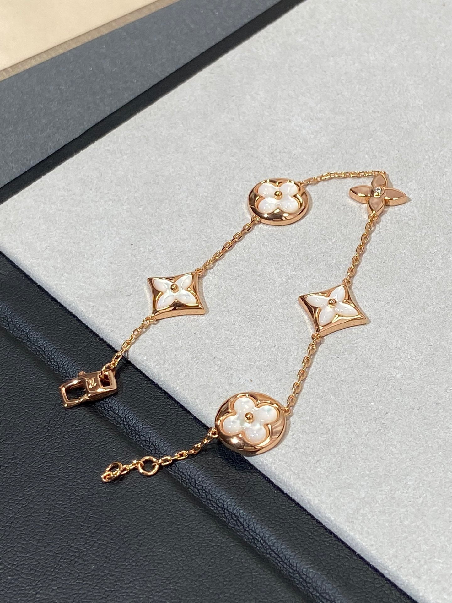¡®Dream¡¯STAR AND SUN 5 MOTIF MOP PINK GOLD BRACELET