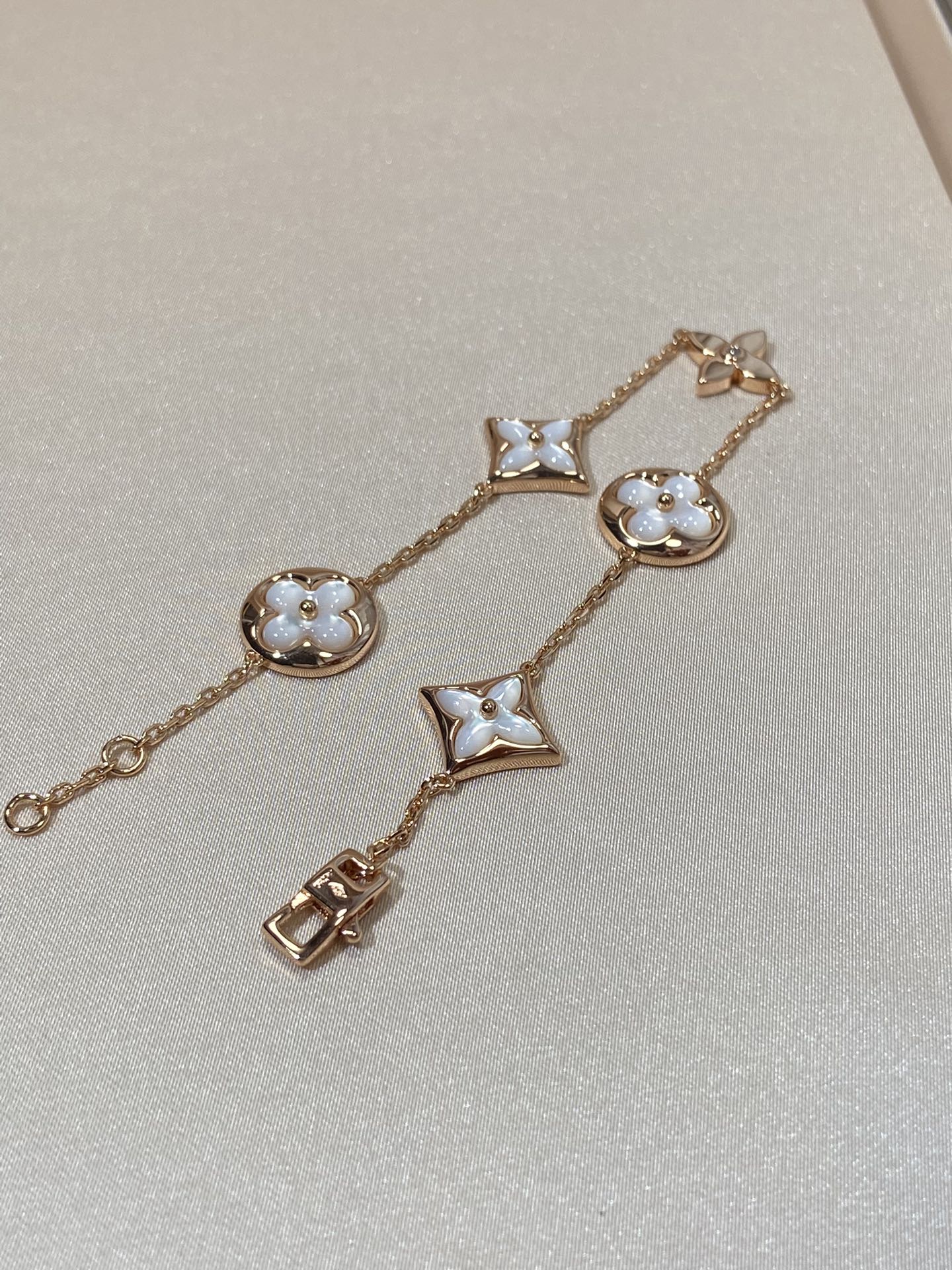 ¡®Dream¡¯STAR AND SUN 5 MOTIF MOP PINK GOLD BRACELET