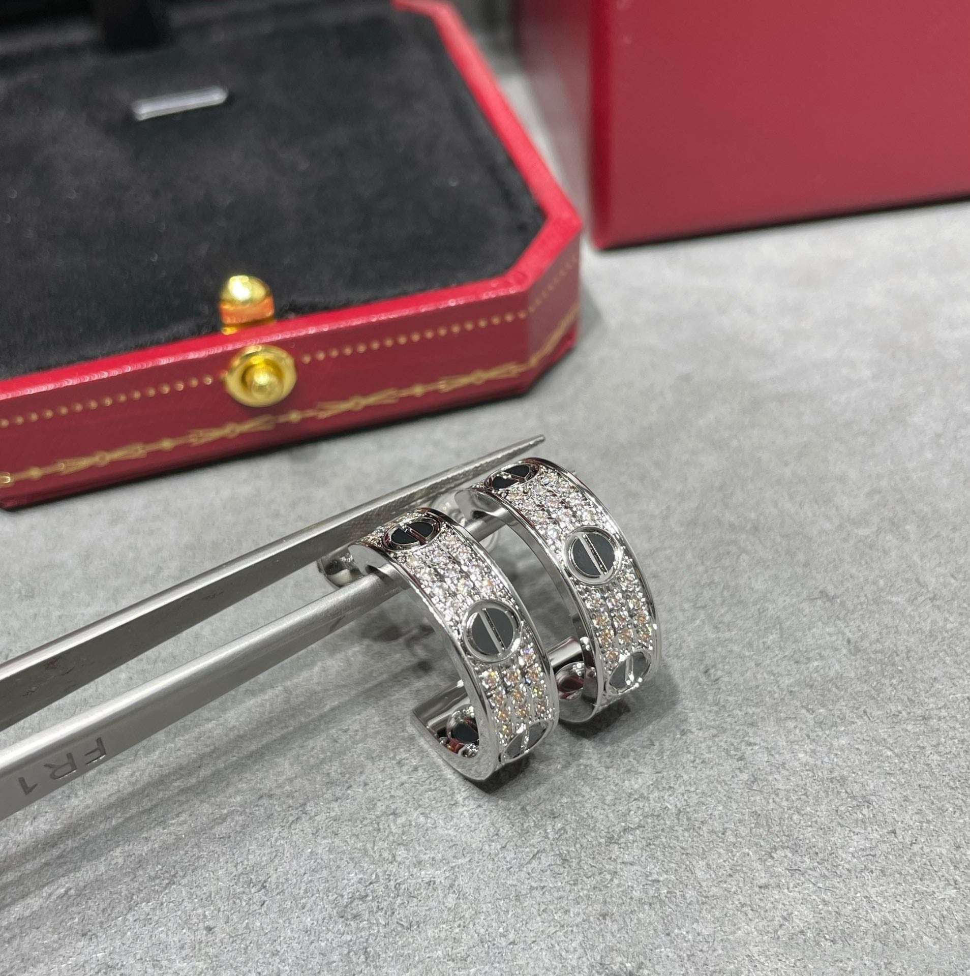 „Dream“ LIEBES-KERAMIK-OHRRINGE MIT DIAMANTENBESATZ AUS SILBER