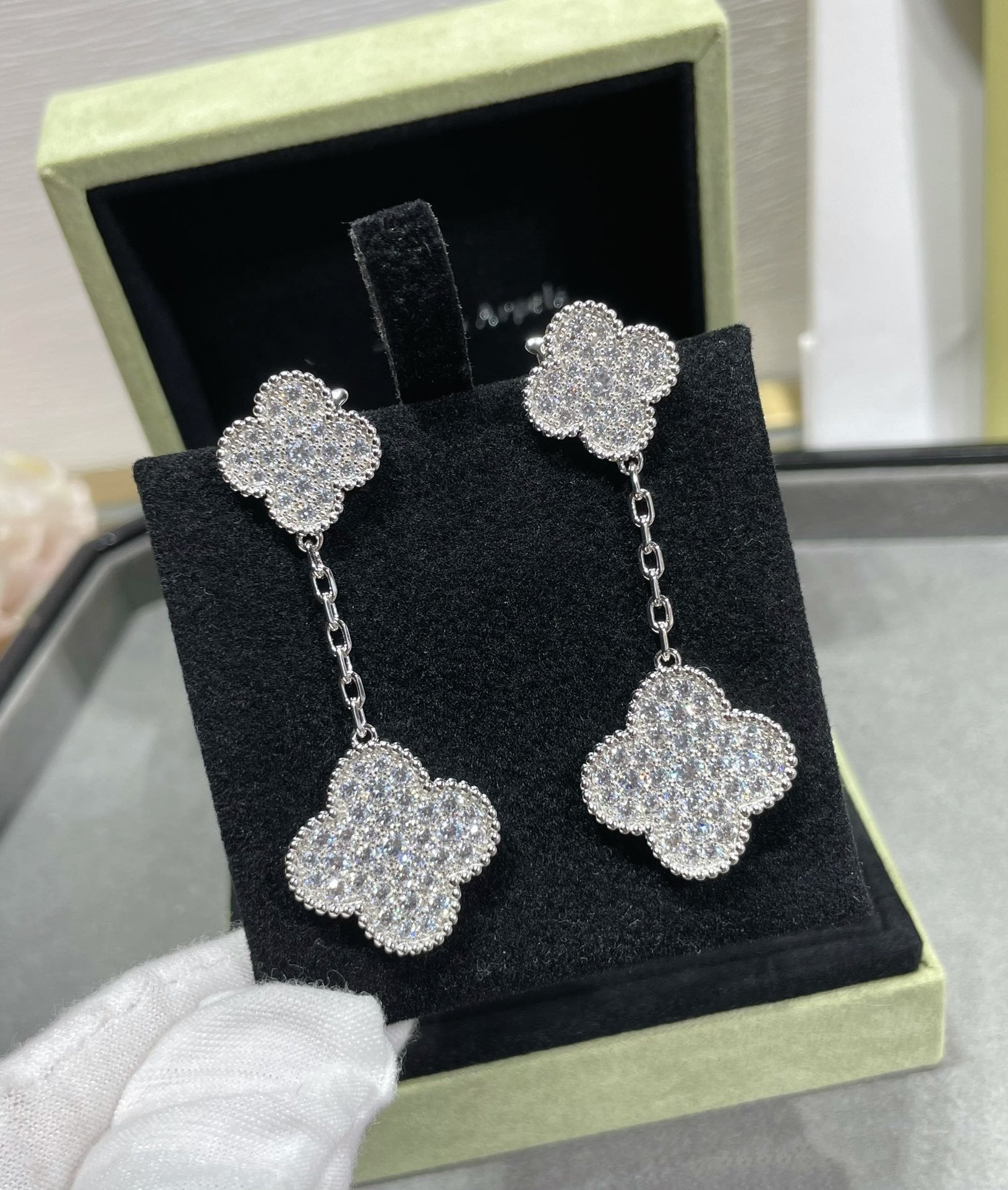 ¡®Dream¡¯CLOVER 2 MOTIFS DIAMOND PAVED SILVER EARRINGS
