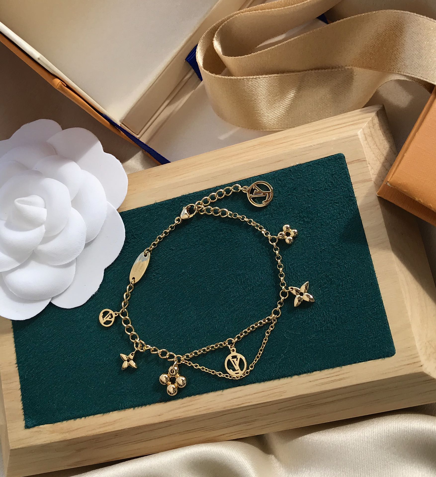 ¡®Dream¡¯BLOOMING PINK GOLD MOP BRACELET