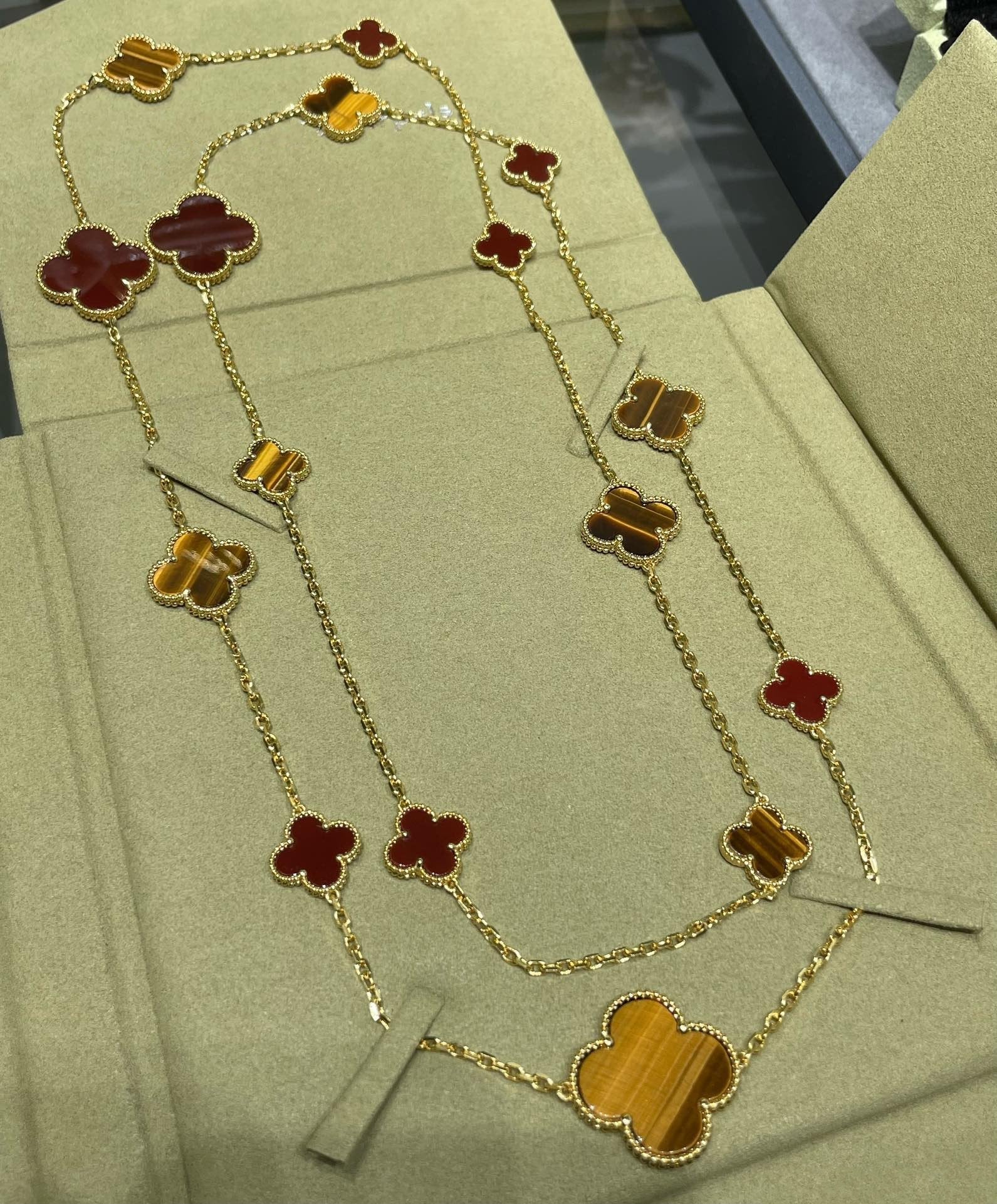 ¡®Dream¡¯CLOVER 16 MOTIF CARNELIAN TIGER EYE ROSE GOLD NECKLACE