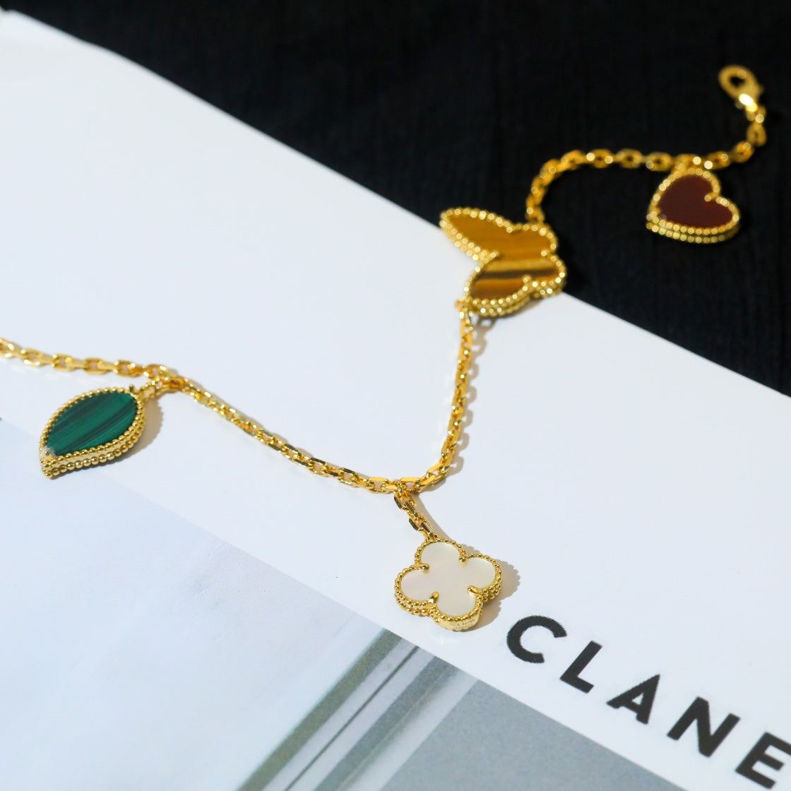 ¡®Dream¡¯LUCKY SPRING 5 MOTIF GOLD BRACELET