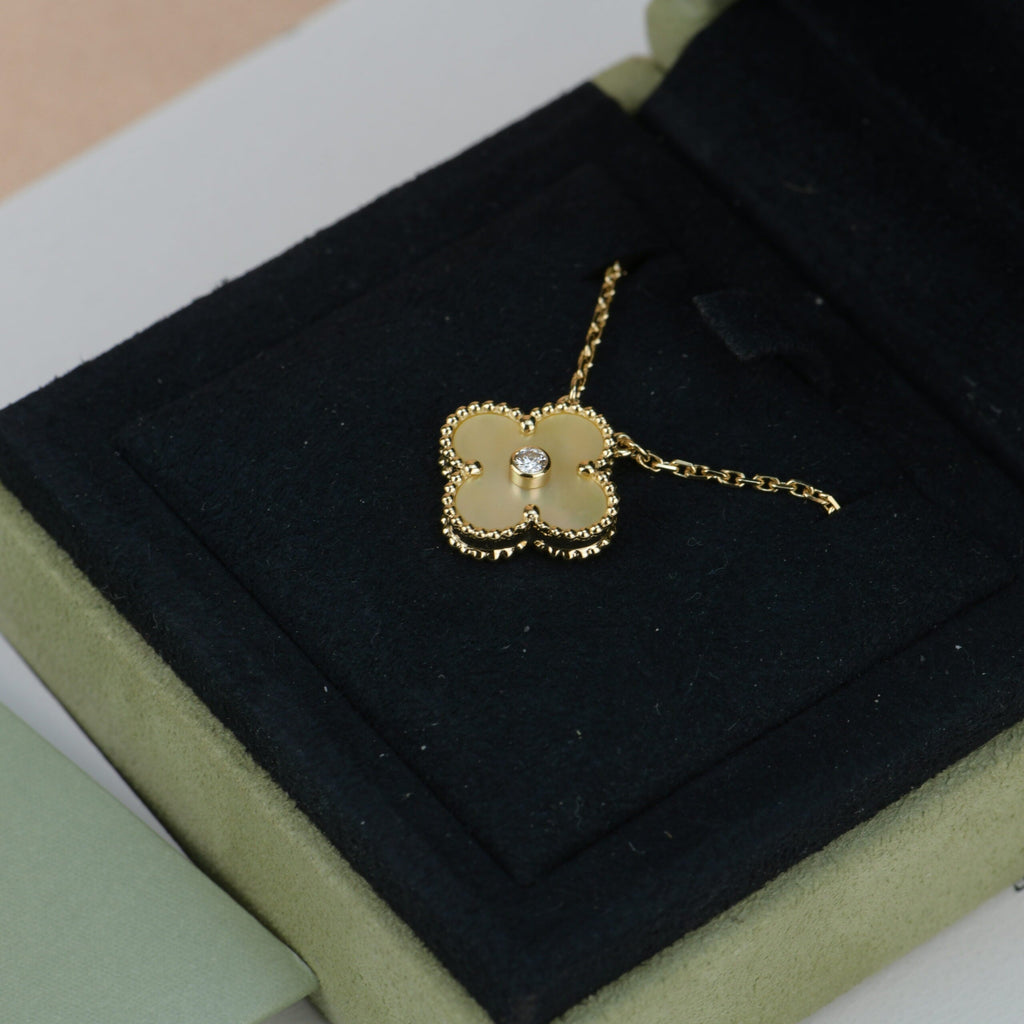 ¡®Dream¡¯CLOVER 15MM DIAMOND GOLD MOTHER OF PEARL NECKLACE
