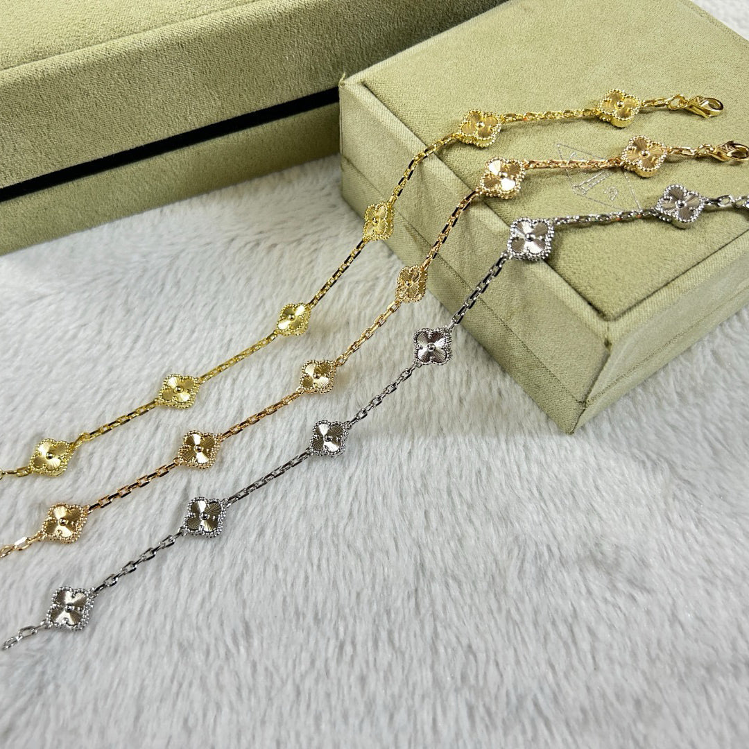 [Traum]Neues Kleeblatt-Armband mit 6 Diamant-Motiven