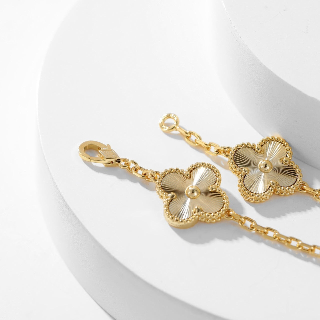 ¡®Dream¡¯CLOVER 10 MOTIFS LASER NECKLACE