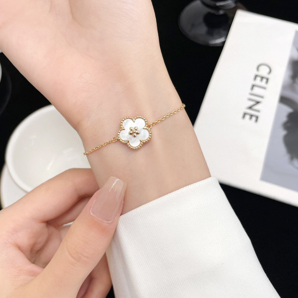 ¡®Dream¡¯LUCKY WHITE MOP PLUM BLOSSOM  BRACELET
