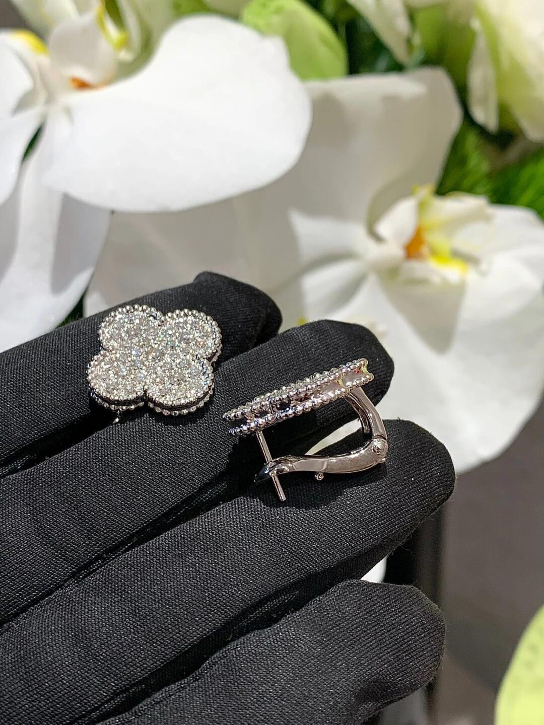 [Dream] CLOVER 20MM モチーフ ダイヤモンドスタッドピアス シルバー