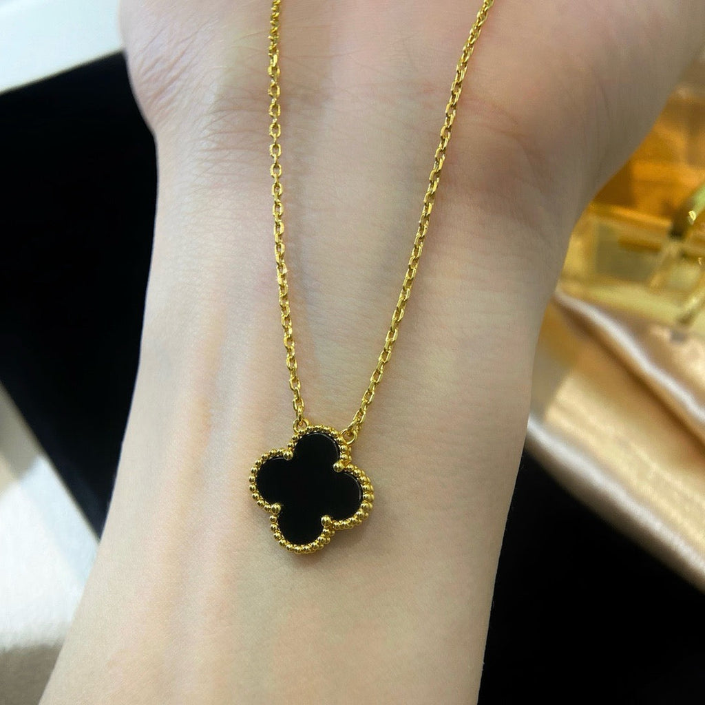 夢CLOVER 15MM ブラックオニキス シングル フラワー ネックレス