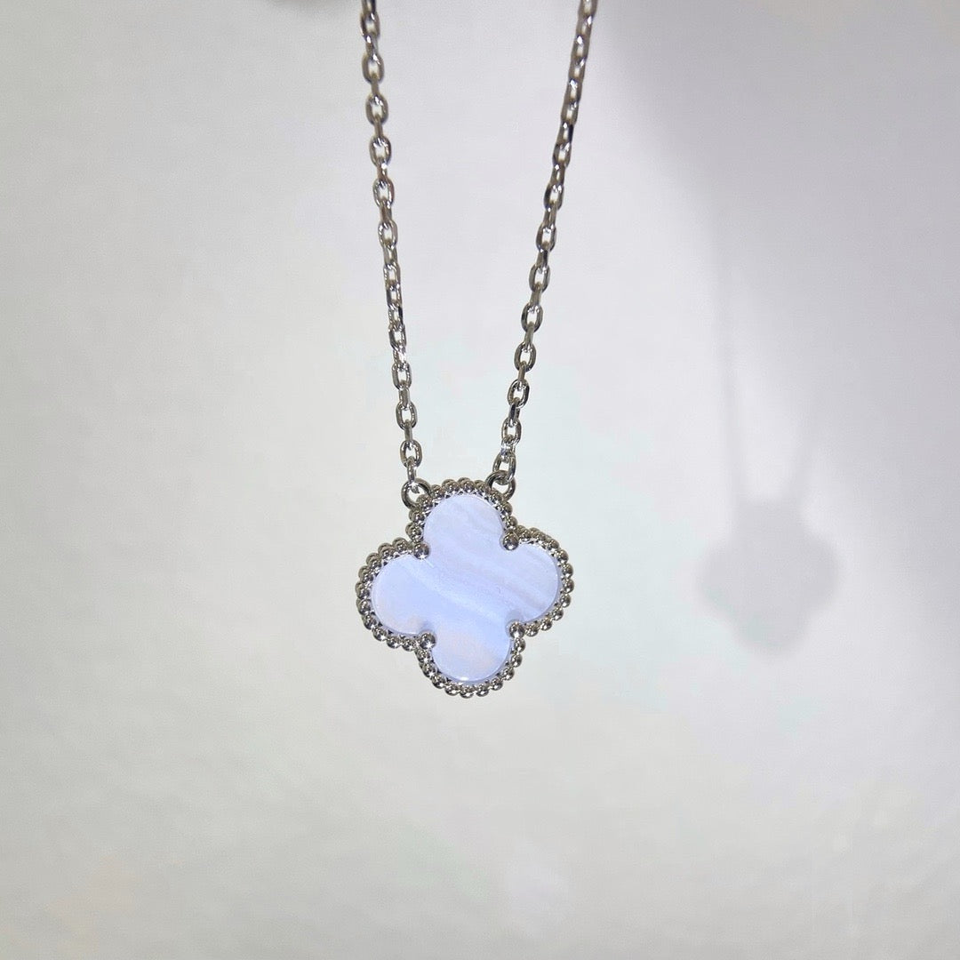 「ドリーム」クローバー 15mm ブルーカルセドニーネックレス シルバー