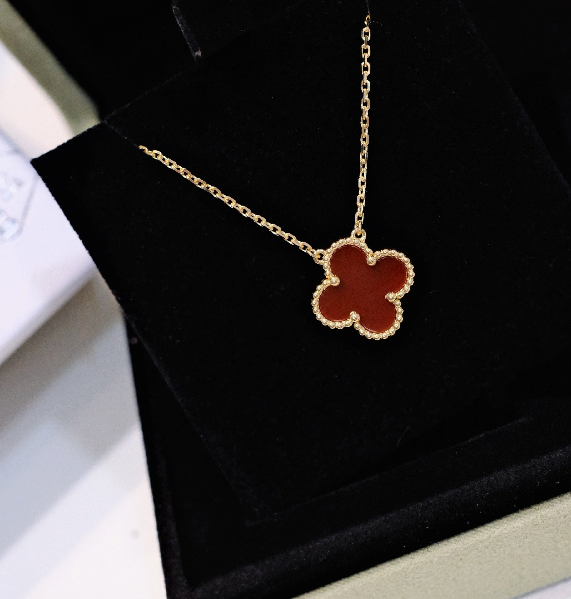 „Dream“ CLOVER 15MM KARNEOL EINZELNE BLUMENKETTE