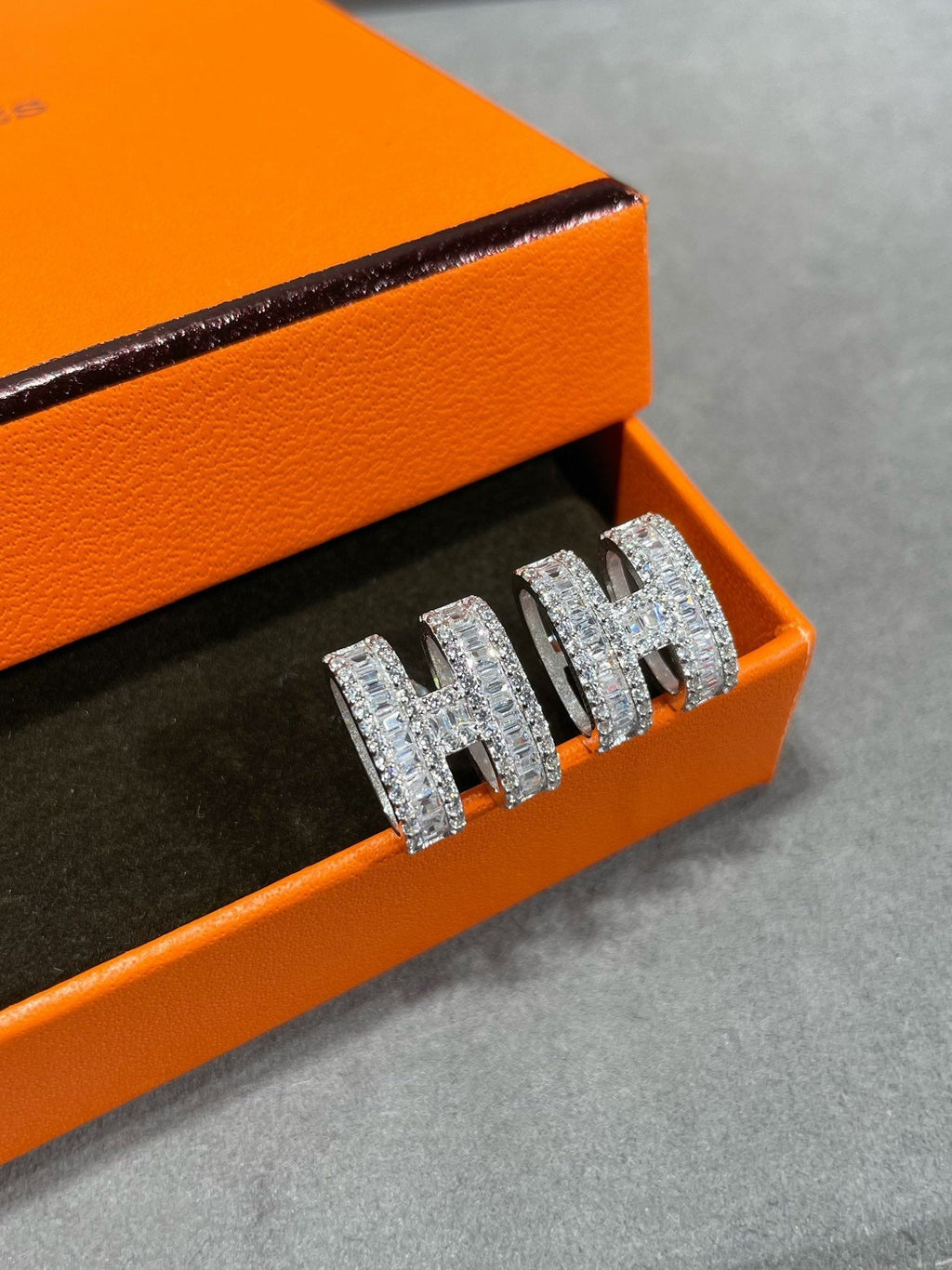 ¡®Dream¡¯H STUD EARRINGS WITH SILVER DIAMONDS
