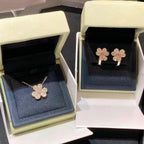 „Dream“ FRIVOLE ROSÉGOLDENE BLUMENOHRRINGE MIT DIAMANTEN