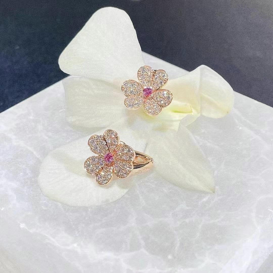 „Dream“ FRIVOLE ROSÉGOLDENE BLUMENOHRRINGE MIT DIAMANTEN