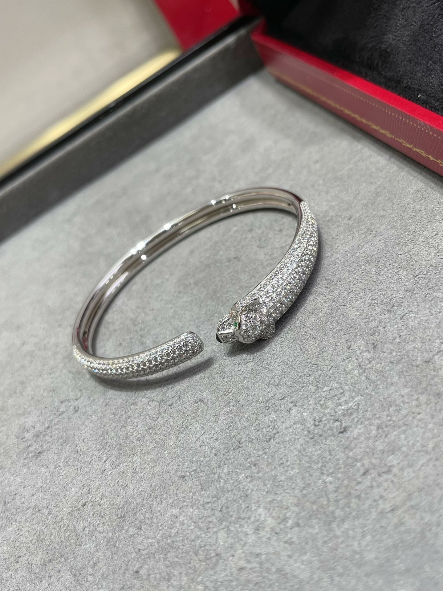 ¡®Dream¡¯PANTHERE FULL DIAMOND OPEN BRACELET